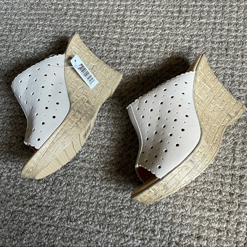 Classic Wedges - Picture 2 of 10